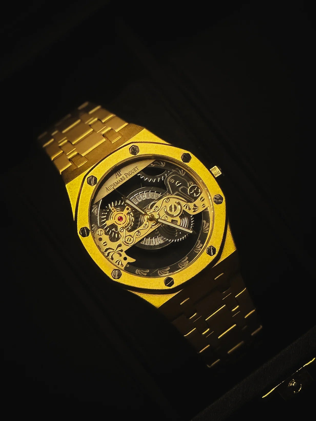 Ap Golden Men's Wrist Watch